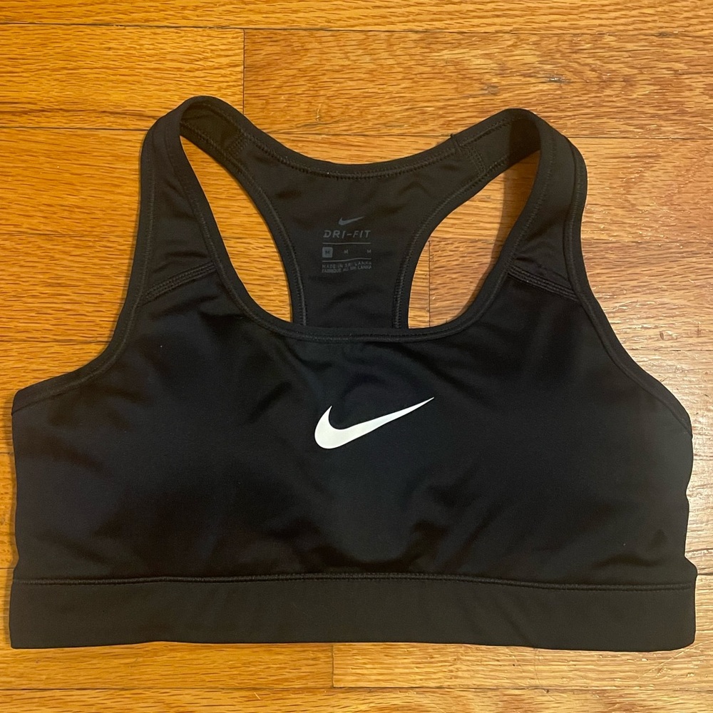 Nike Swoosh Medium-Support Sports Bra